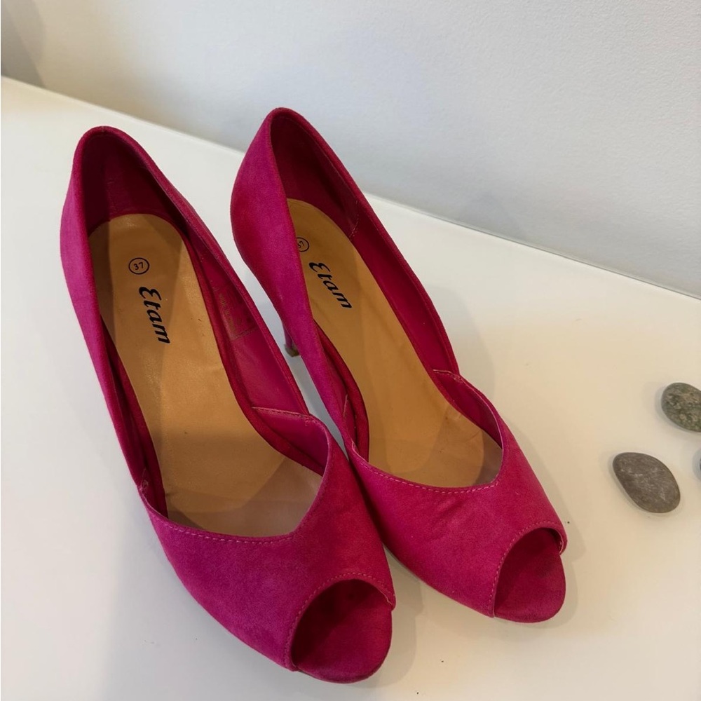 Elegant Pink Peep-Toe Suede Heels